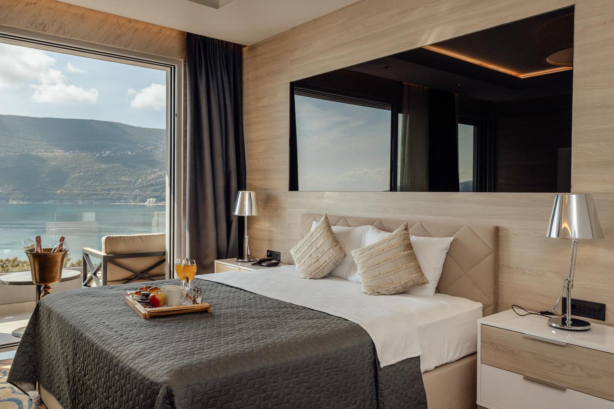 Garni Hotel Kruso Herceg Novi Exterior foto